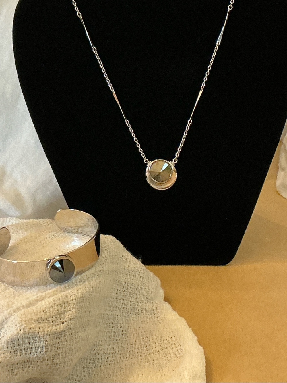 vintage, beautiful minimalist, pendant and bracelet from Sarah Coventry